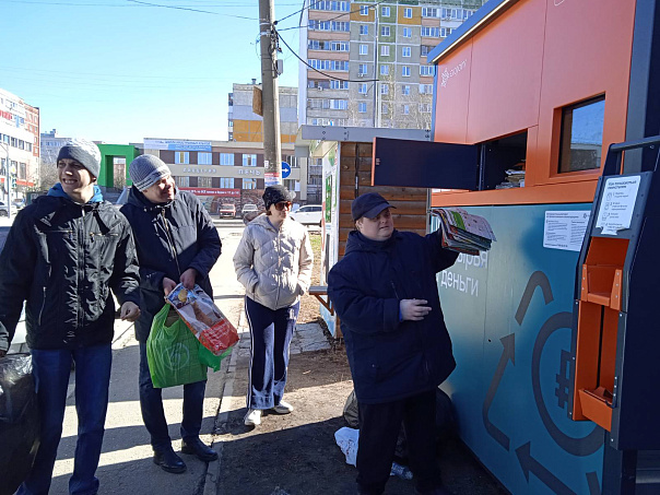 Сдача вторсырья в умные аппараты «ЭкоПоинт»